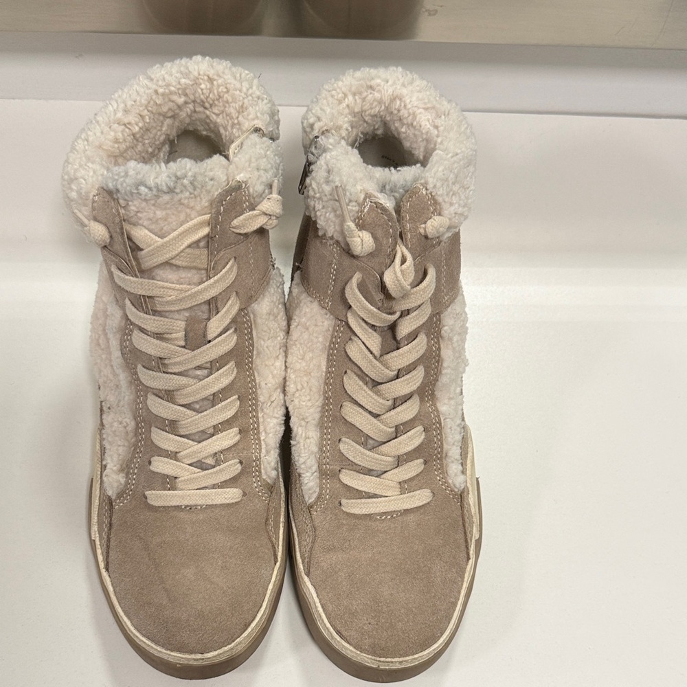 Dolce Vita Lace-Up Sherpa High-Top Boots - Cream/Tan. Size 7.5